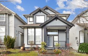 Stunning 3 Bed home in Willoughby Heights!