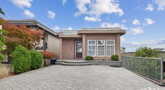 Executive 5 Bed Home with Ocean View @ White Rock