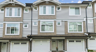Amazing deal!  3bd 2bth Townhouse 2 Parking Tandem Garage & Gated Private Yard